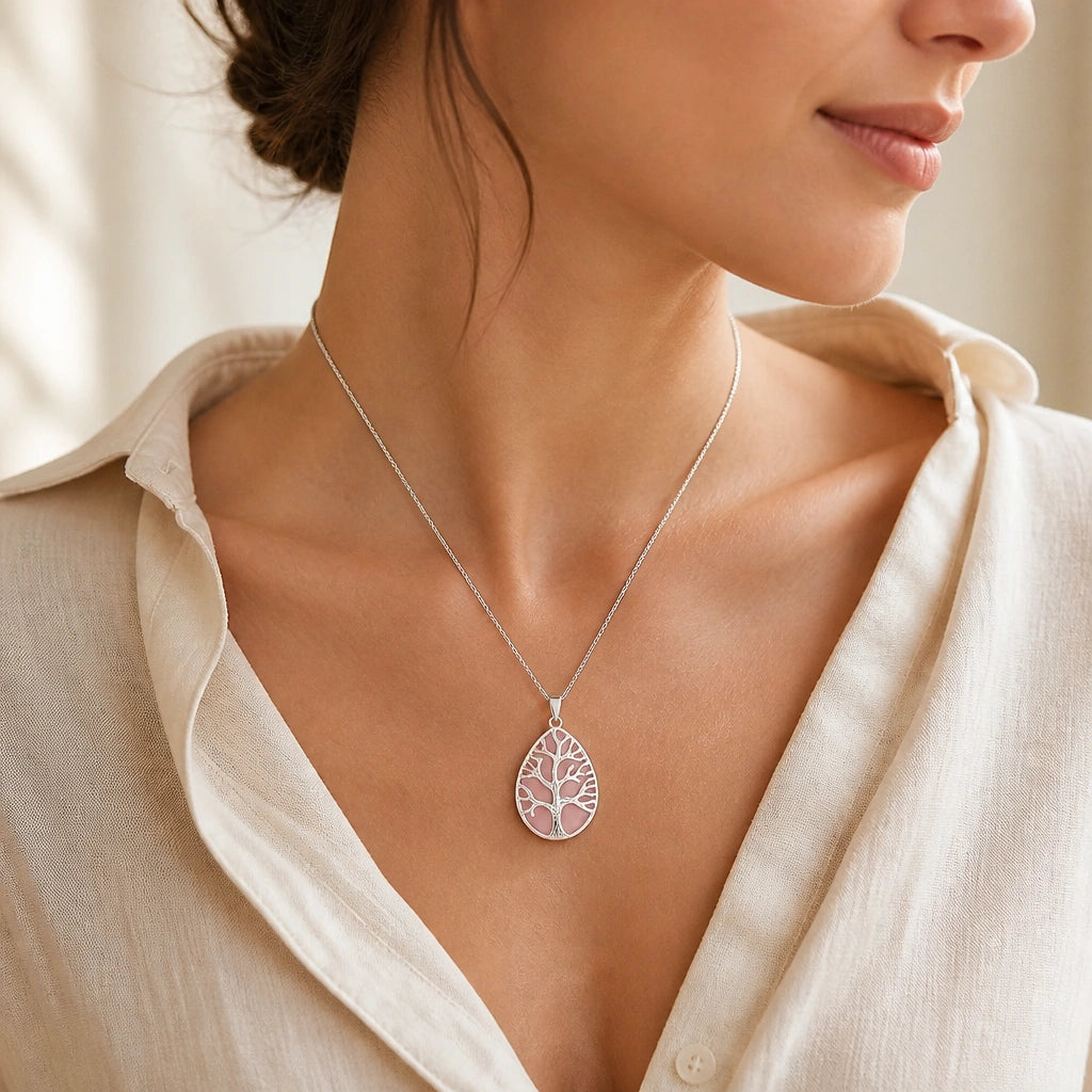 Rosenquarz Kette mit Lebensbaum-Anhänger in Tropfenform