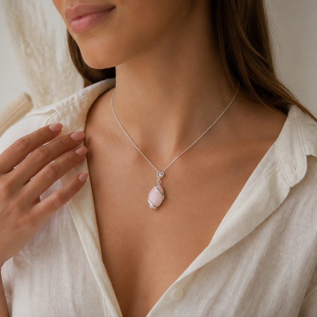 Rosenquarz Kette mit gedrehtem Metallrahmen