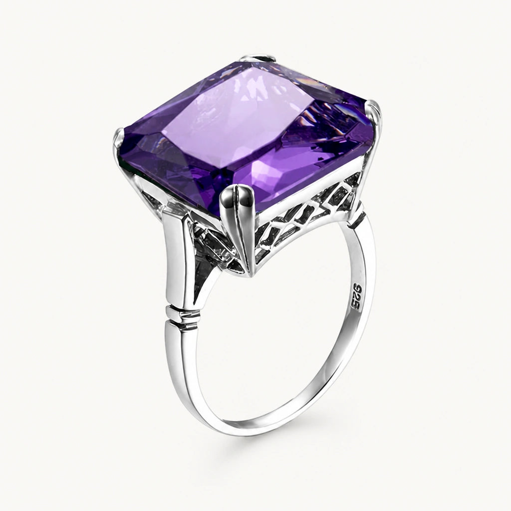 Amethyst Ring aus 925er Silber mit quadratischem Solitärstein