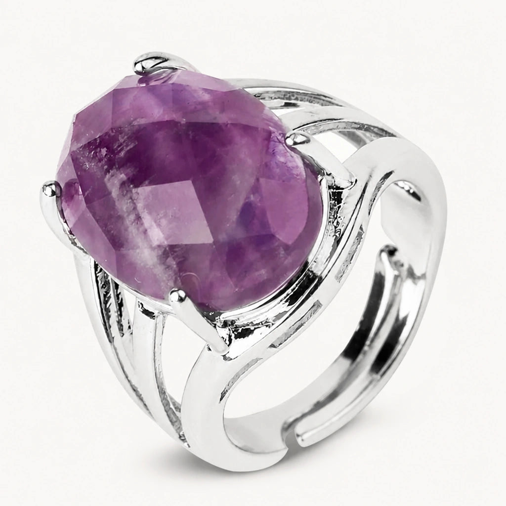 Amethyst Ring mit großem facettiertem Ovalstein und geteilter Ringschiene