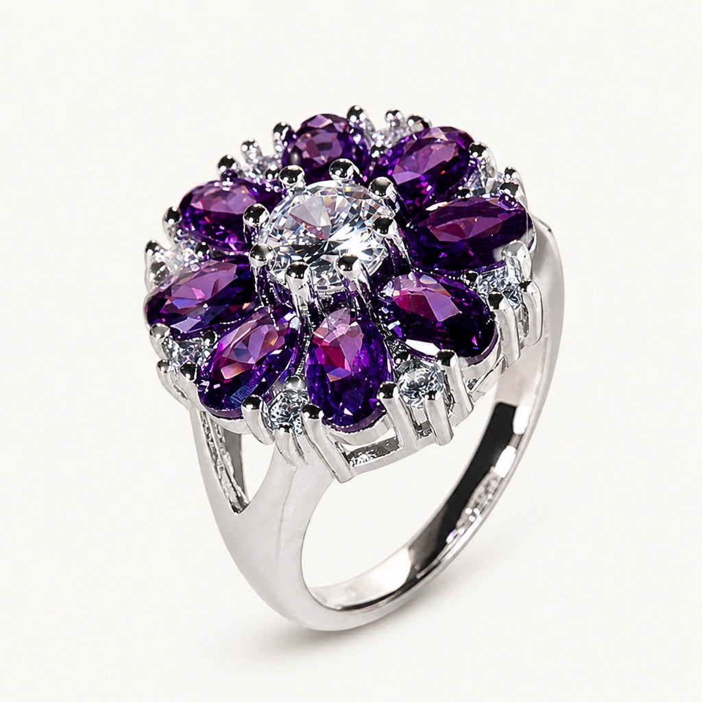 Amethyst Ring im Blütendesign mit violetten und klaren Ziersteinen