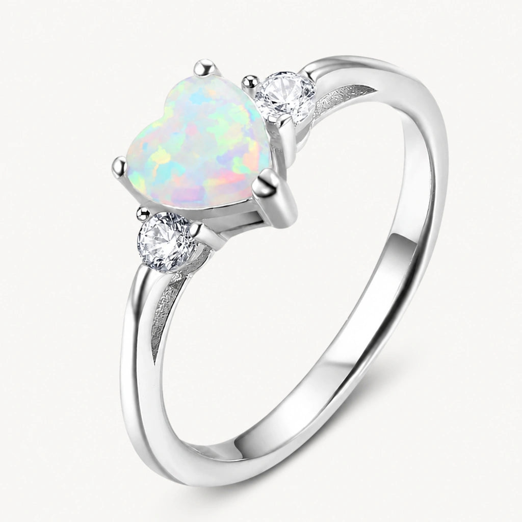 Opal-Look Ring aus 925er Silber mit Herzstein und zwei Ziersteinen