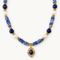Lapislazuli Perlenkette mit 14 Karat vergoldeten Details und ovalem Anhänger