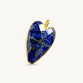 Lapislazuli Herz Anhänger Gold mit facettierter Oberfläche und asymmetrischer Form