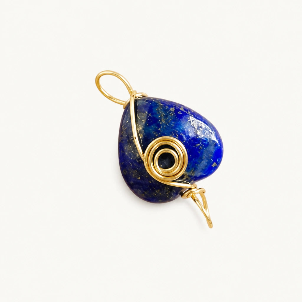 Lapislazuli Herz Anhänger mit goldfarbener Spirale aus Draht