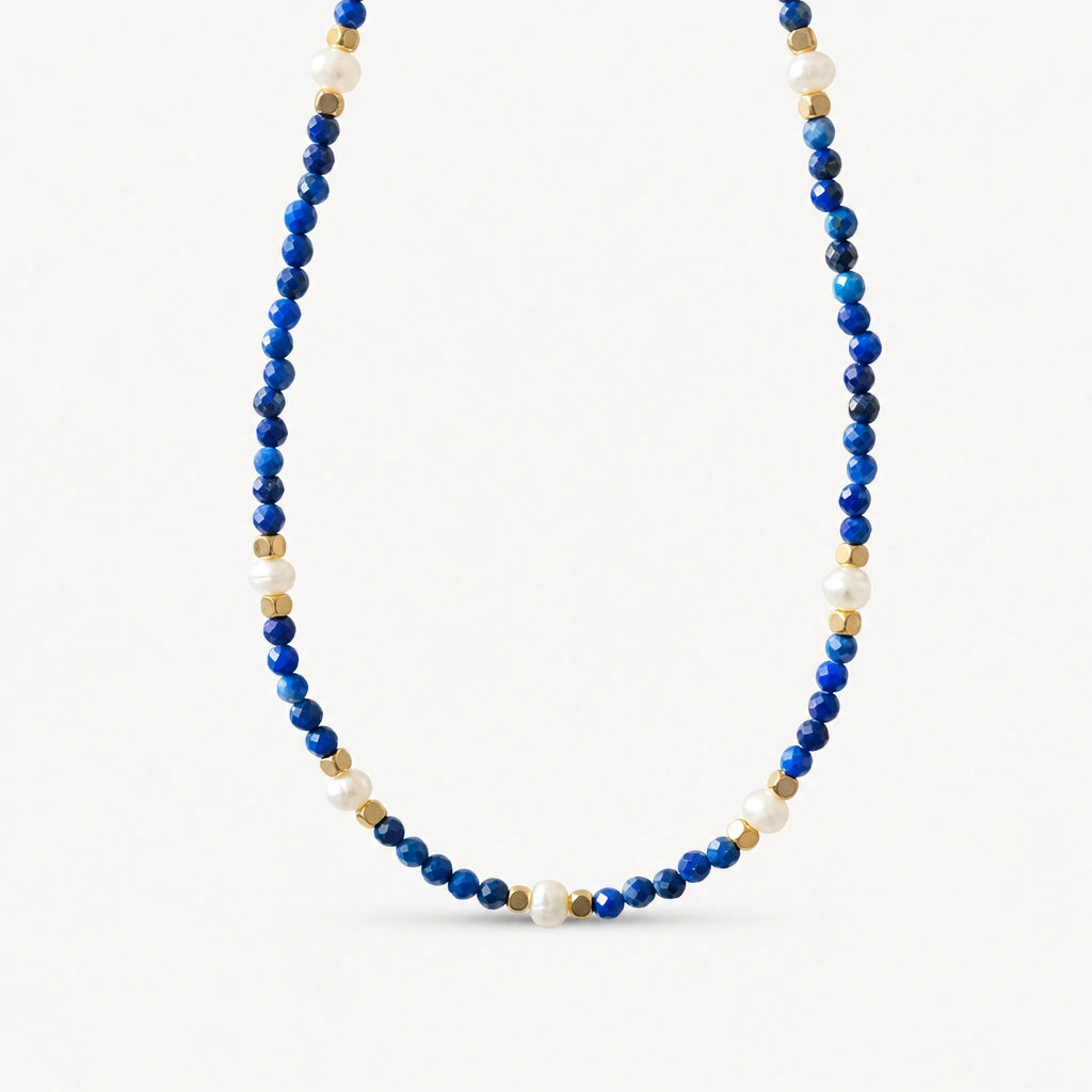 Lapislazuli Halskette mit blauen Perlen und weißen Perlenakzenten