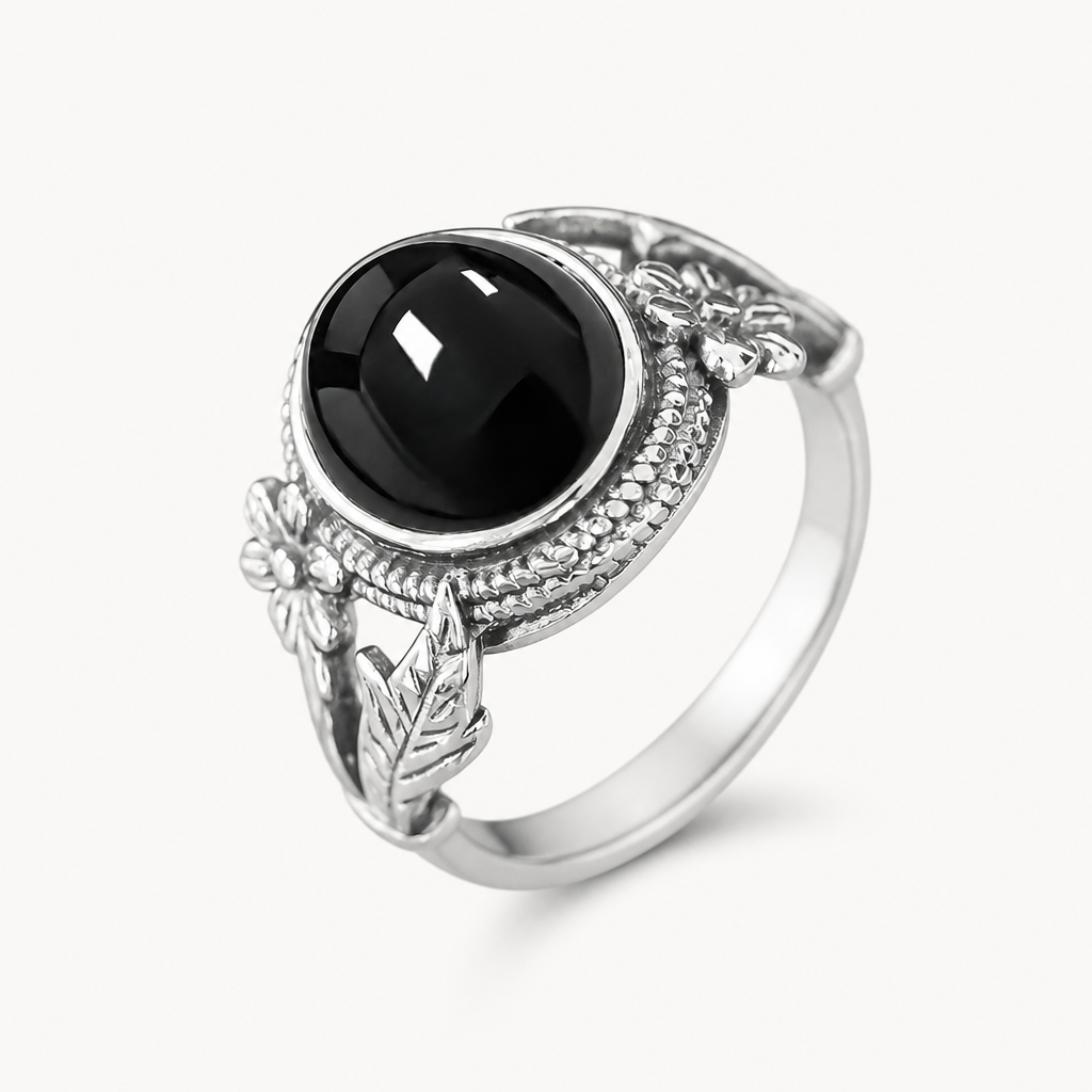 Onyx Ring aus 925er Silber mit floralen Details
