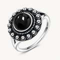 Onyx Ring aus 925er Silber mit rundem Cabochon und Kugelkranz