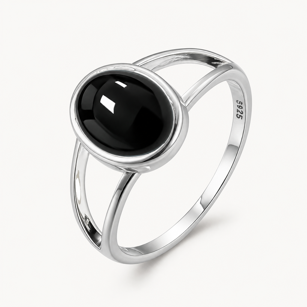 Onyx Ring aus 925er Silber mit ovalem Cabochon und offener Ringschiene