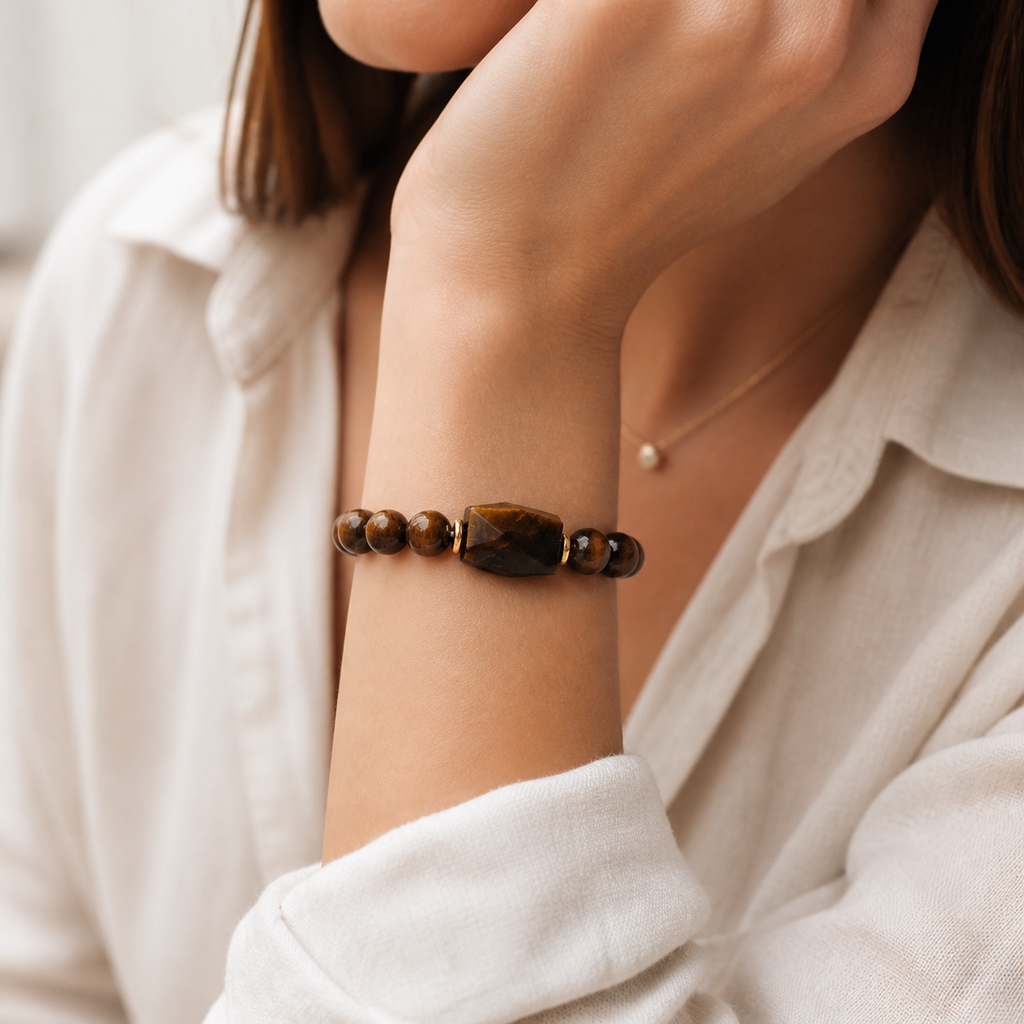 Tigerauge Perlenarmband mit rechteckigem Mittelstein