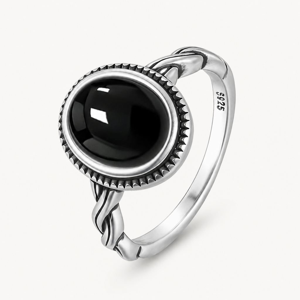 Onyx Ring aus 925er Silber mit rundem Cabochon und gedrehter Ringschiene