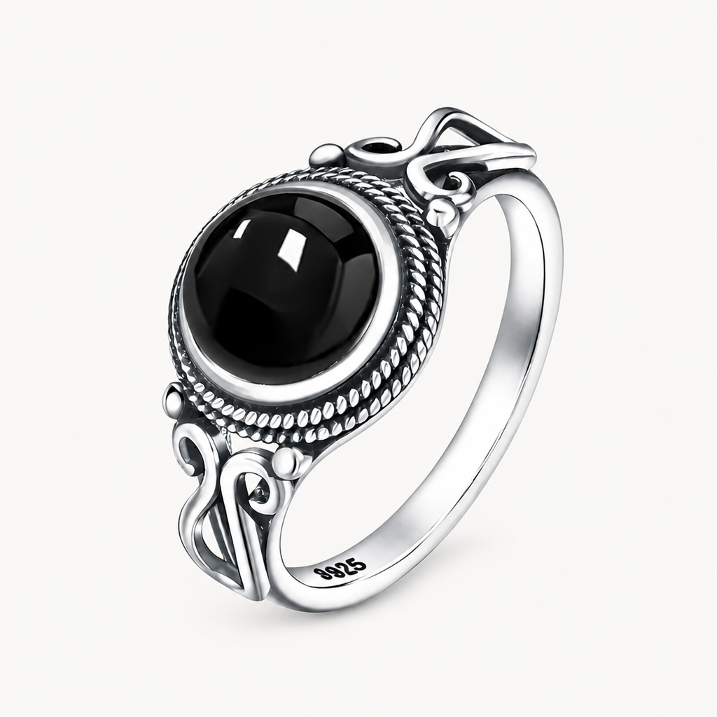 Onyx Ring aus 925er Silber mit ovalem Cabochon und Flechtrand