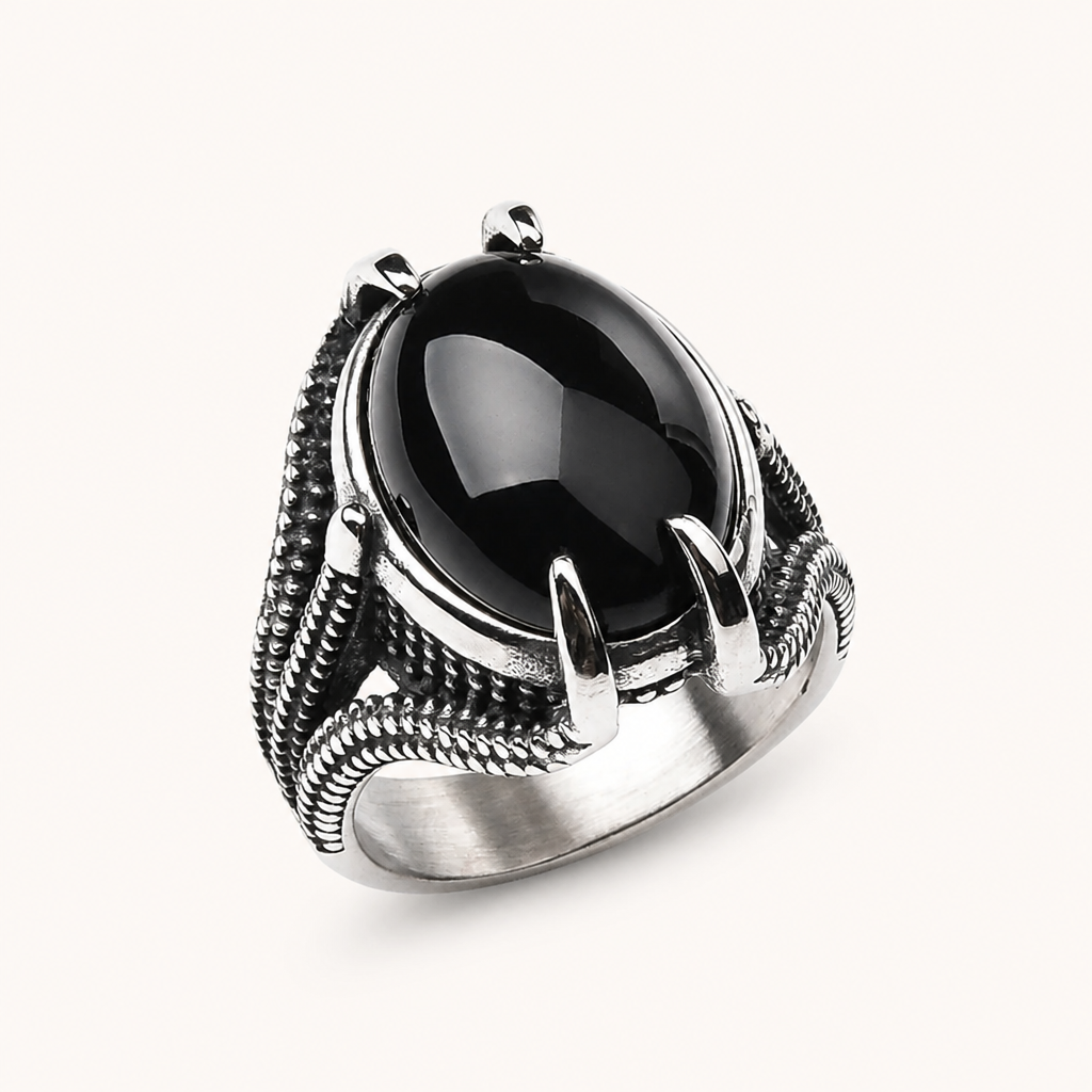 Onyx Ring mit großem ovalem Cabochon und Krappenfassung