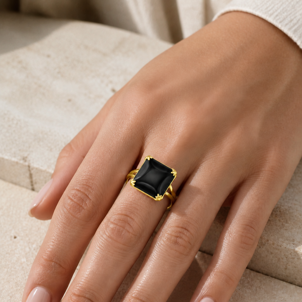 Goldfarbener Onyx Ring aus 925er Silber mit rautenförmigem Cabochon